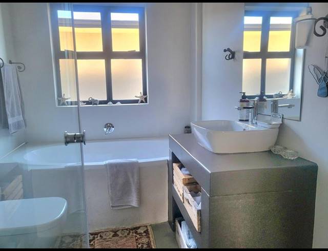 6 BEDROOM HOUSE FOR SALE IN SUNSET ESTATE